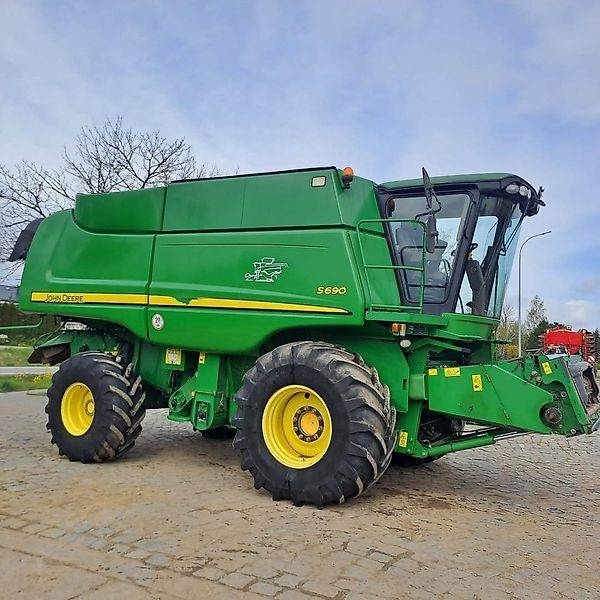 John Deere S 690