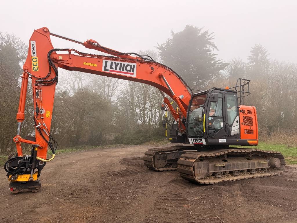 Hitachi ZX 225 US LC-6 with EC226 Engcon