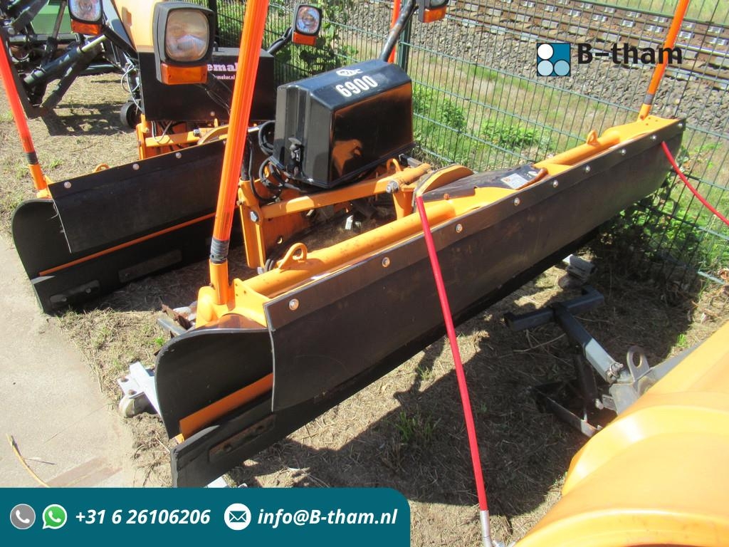 Dameuse Villeton Jean LMT 22.50 230 cm / 12V Sneeuwploeg S — occasion 2011