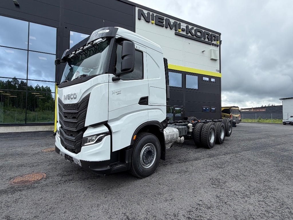 Iveco X-Way 350X58/P tridem alusta heti toimitukseen