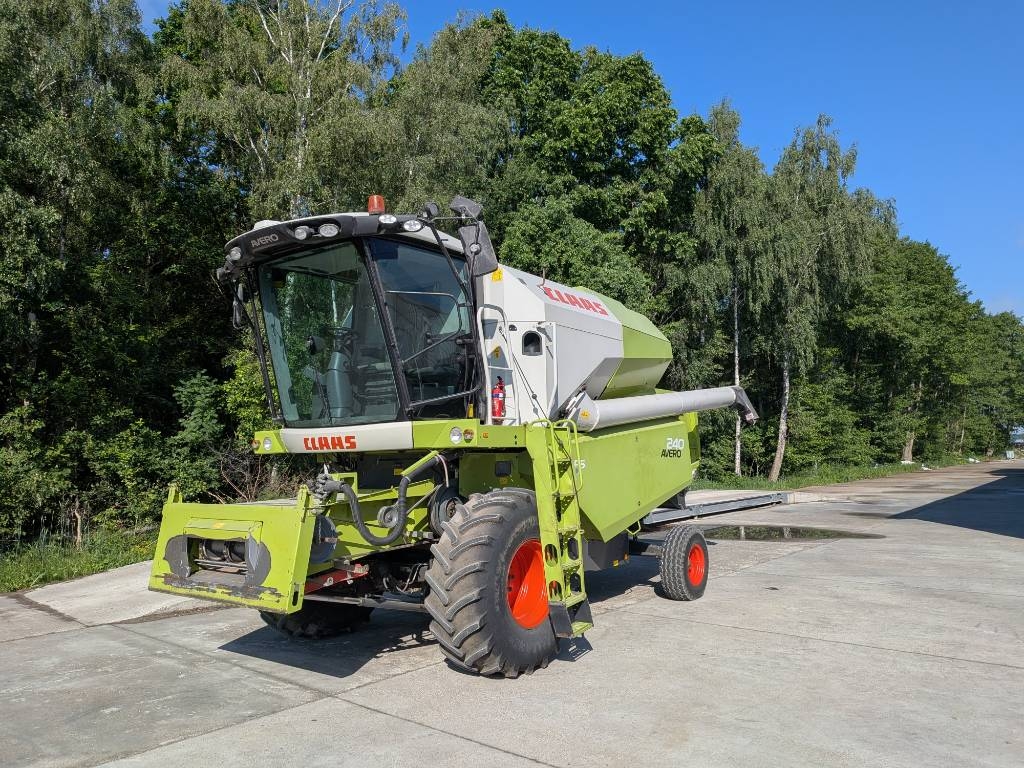 CLAAS Avero 240