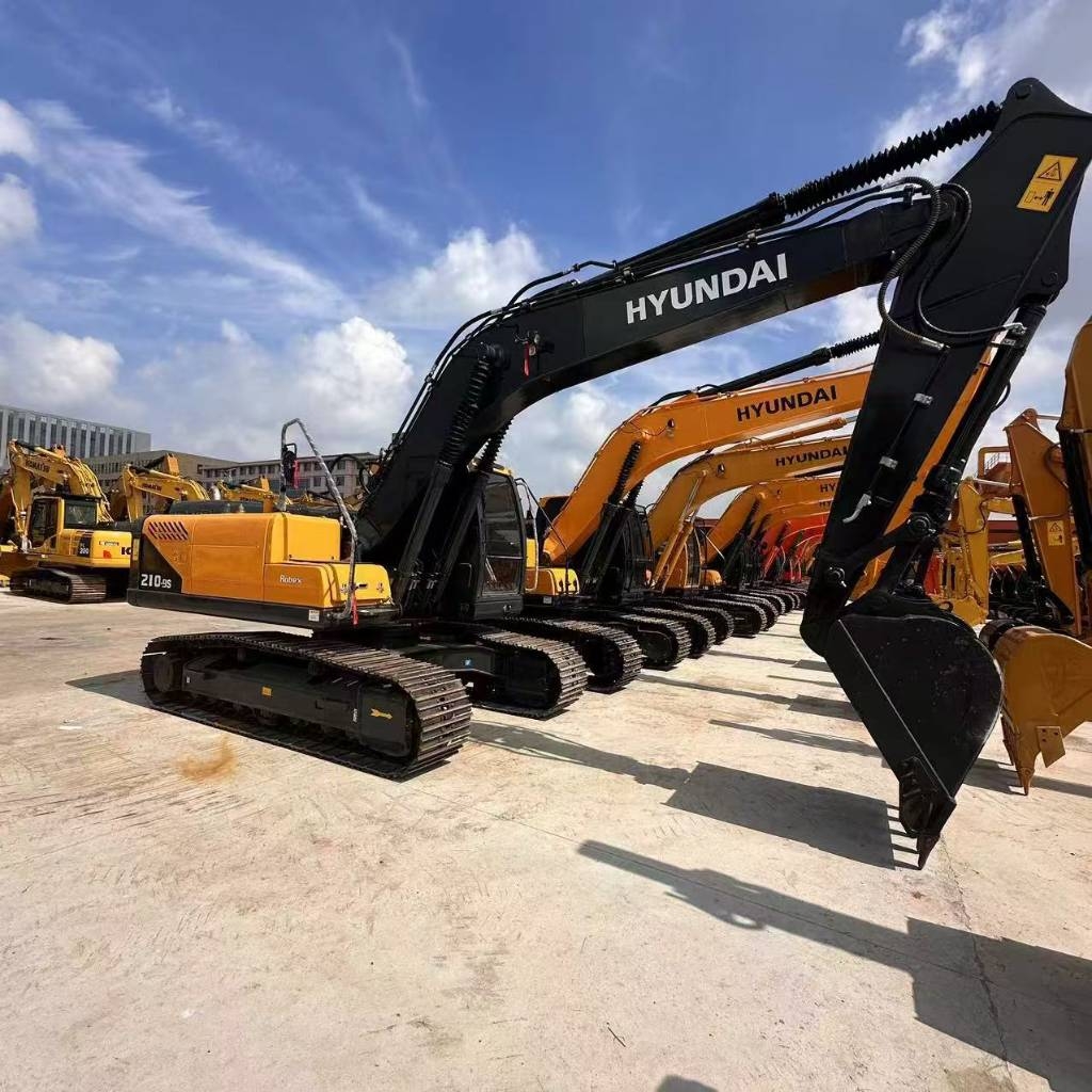 Pelle sur chenilles Hyundai 210LC-9S — occasion 2023, 950 h
