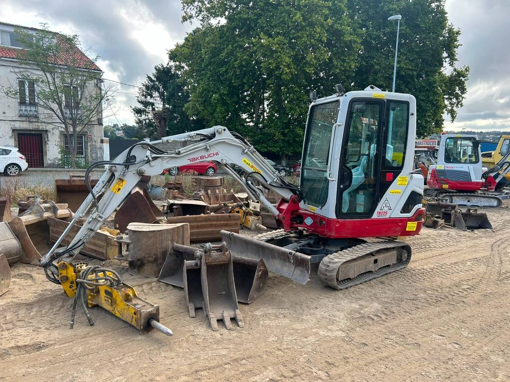 Takeuchi TB 225