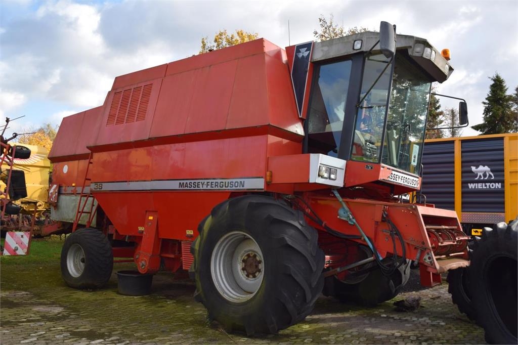 Moissonneuse-batteuse Massey Ferguson MF 38 — occasion 1993, 2 597 h