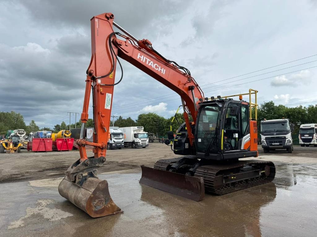 Hitachi ZX135USBL-7