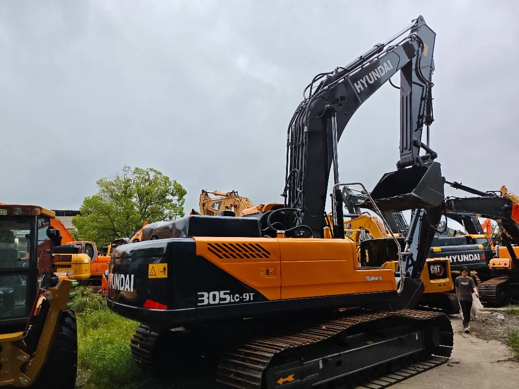 Hyundai Robex 305
