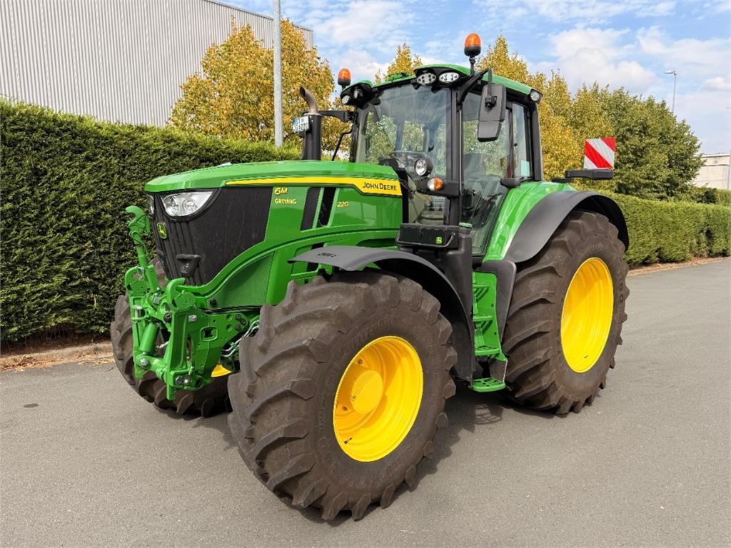 John Deere 6M220
