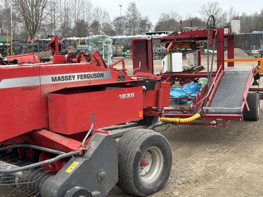 Massey Ferguson Fyrkantspress 1839 med Inplastare