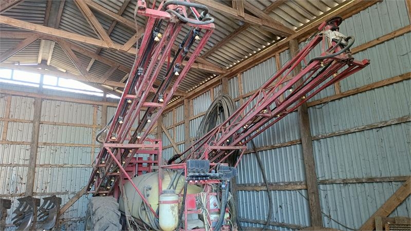Hardi trailer sprøjte 2400 l med 24 meter bom