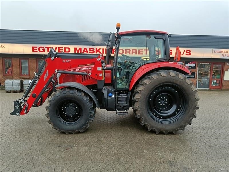 X6.135 med M 30im frontlæsser (DEMO/leje traktor)