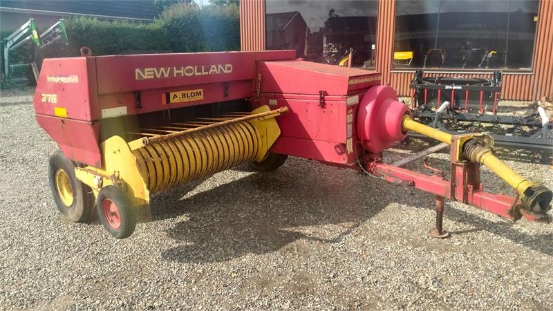 New Holland 376