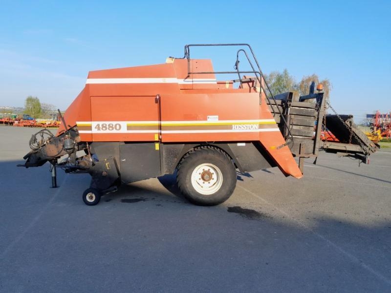 New Holland 4880