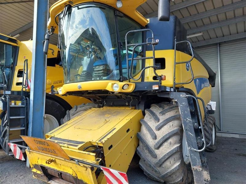 New Holland CR9060