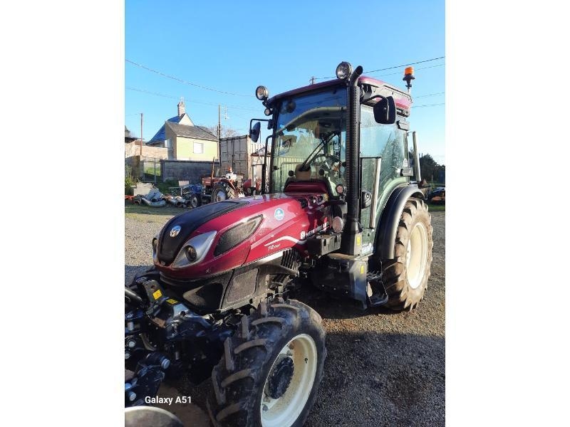 New Holland T4-100F