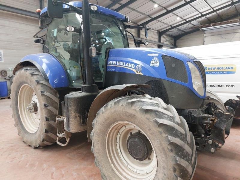 New Holland T7-210AC