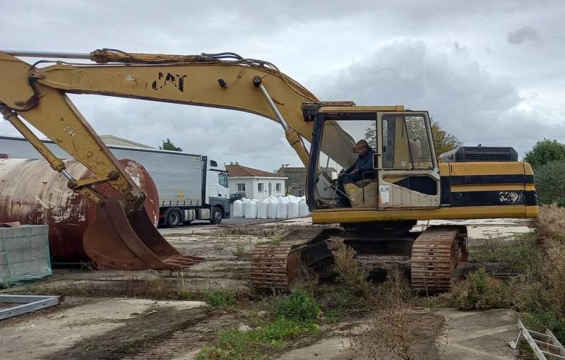 CAT 325L
