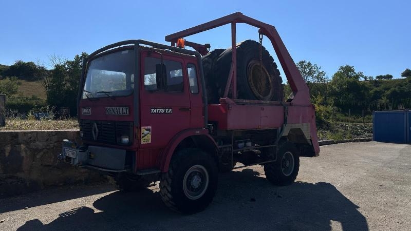 Camion de dépannage Renault — occasion 1985