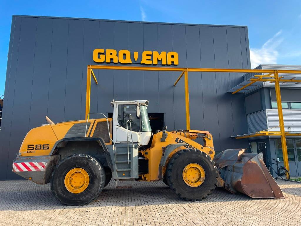 Liebherr L 586 2Plus2