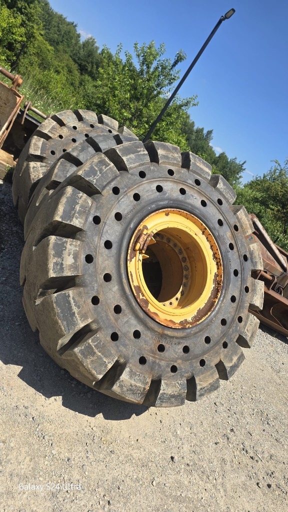Koła do Ładowarki Volvo opony pełne 26,5/ 25 L 180