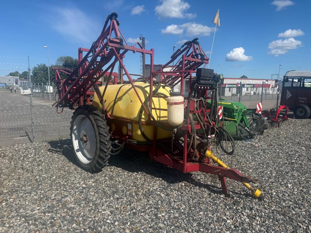 Pulvérisateur traîné Hardi ogrässpruta TZY 1500-12 — occasion
