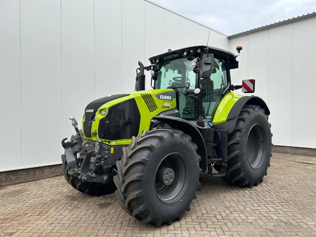 CLAAS Axion 830 Night Edition