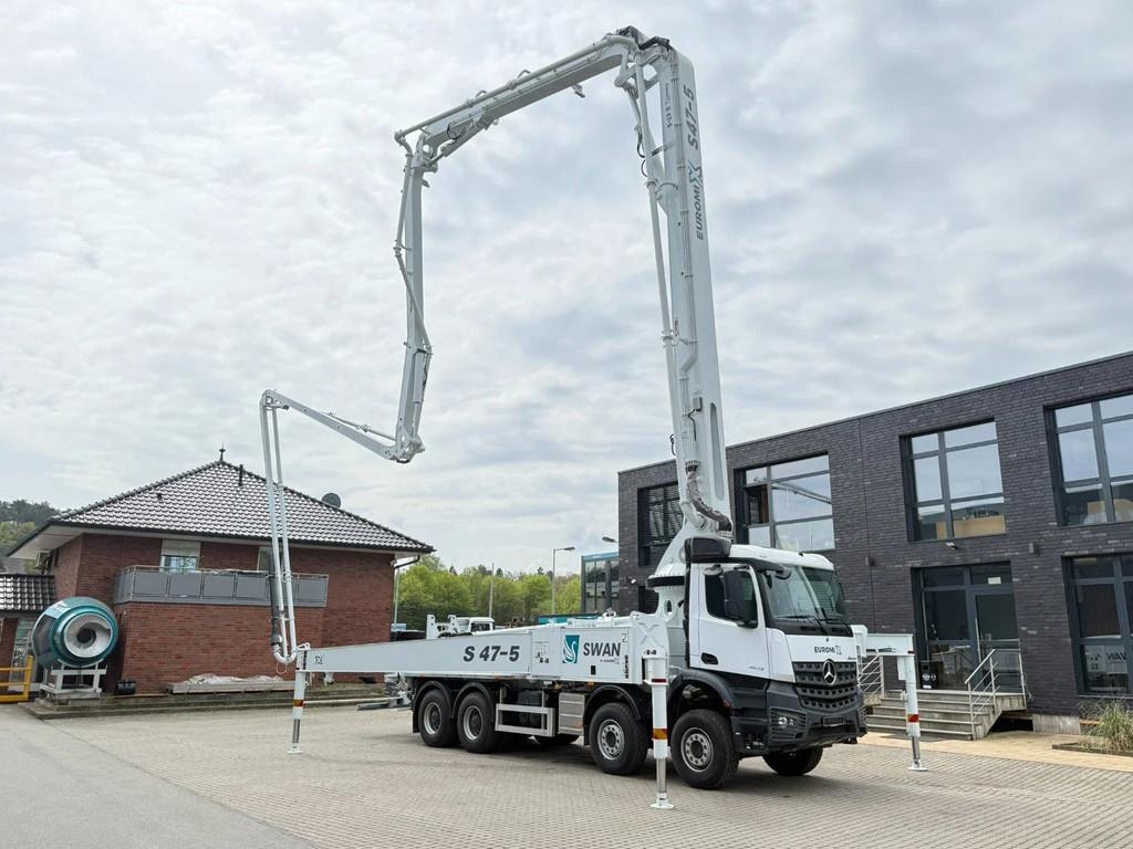 Camion pompe à béton Mercedes-Benz Arocs 4142 Mercedes-Benz Arocs 5 4542 8x4 SWAN TSP — occasion 2025