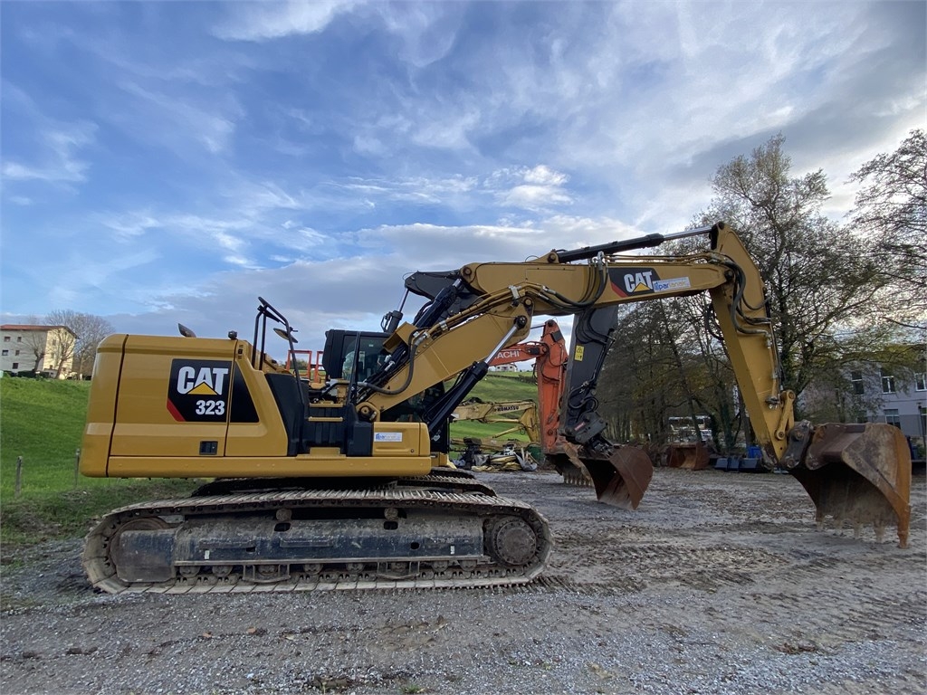 CAT 323