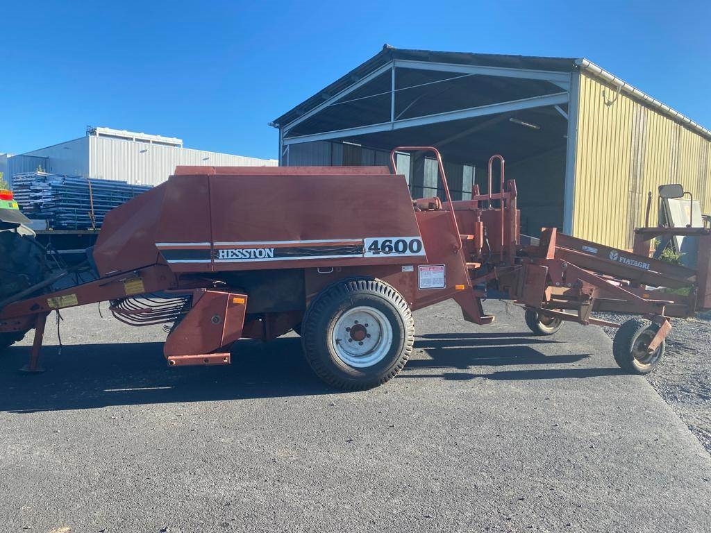 Hesston 4600
