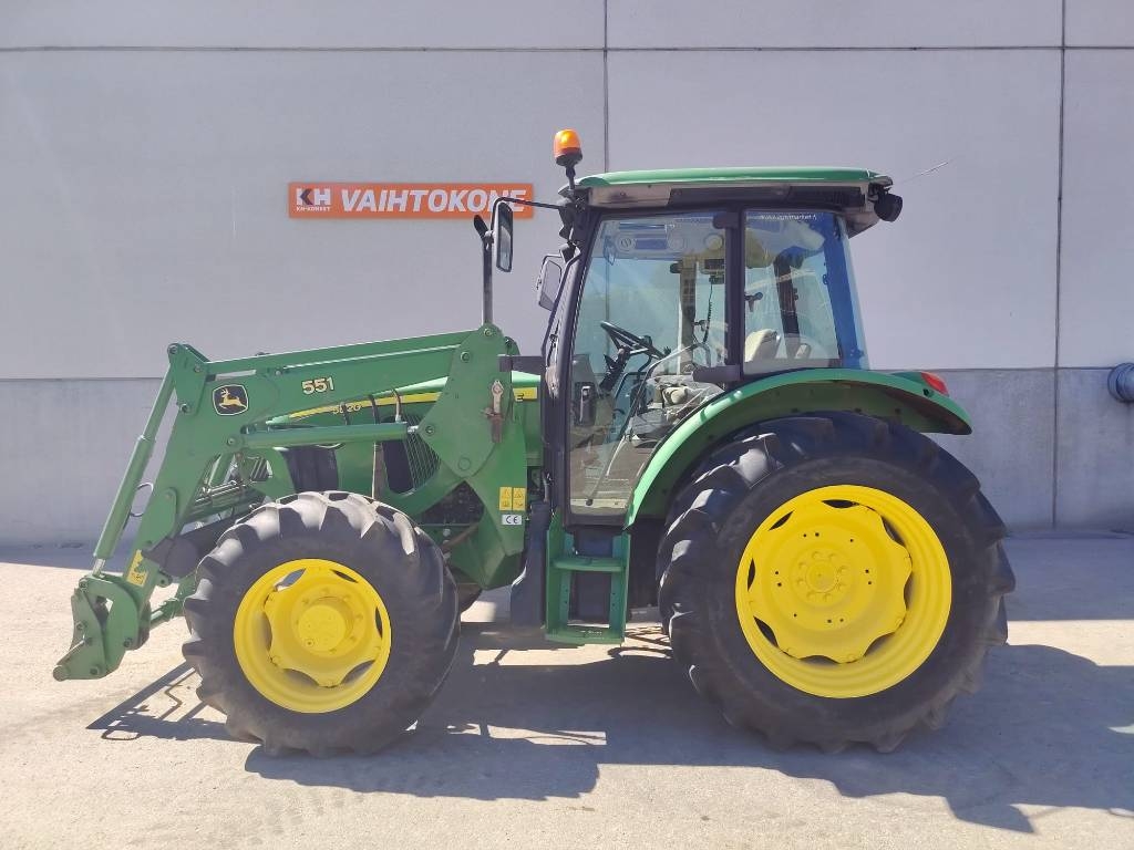 John Deere 5820