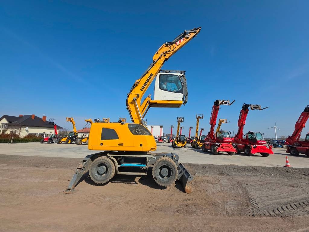 Liebherr A 914 Litronic jak TEREX CAT SENNEBOGEN M497