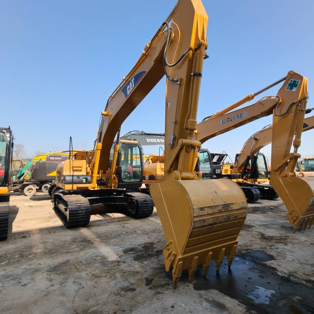 Pelle sur chenilles Caterpillar 320 CL — occasion 2023, 1 000 h