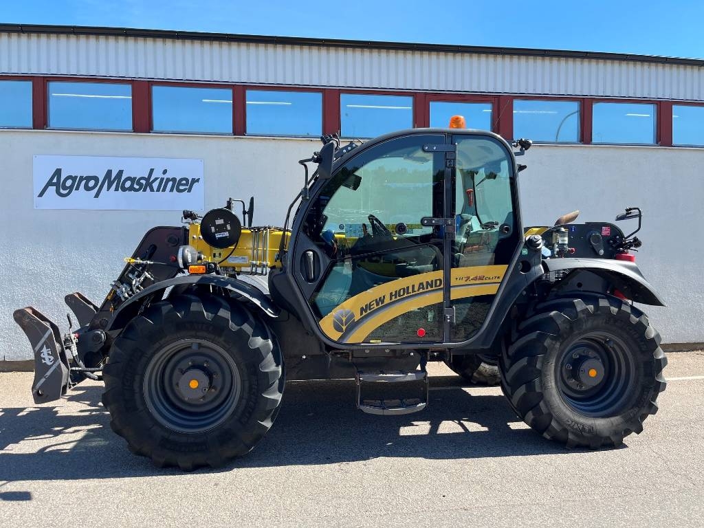 New Holland TH 7.42 Elite