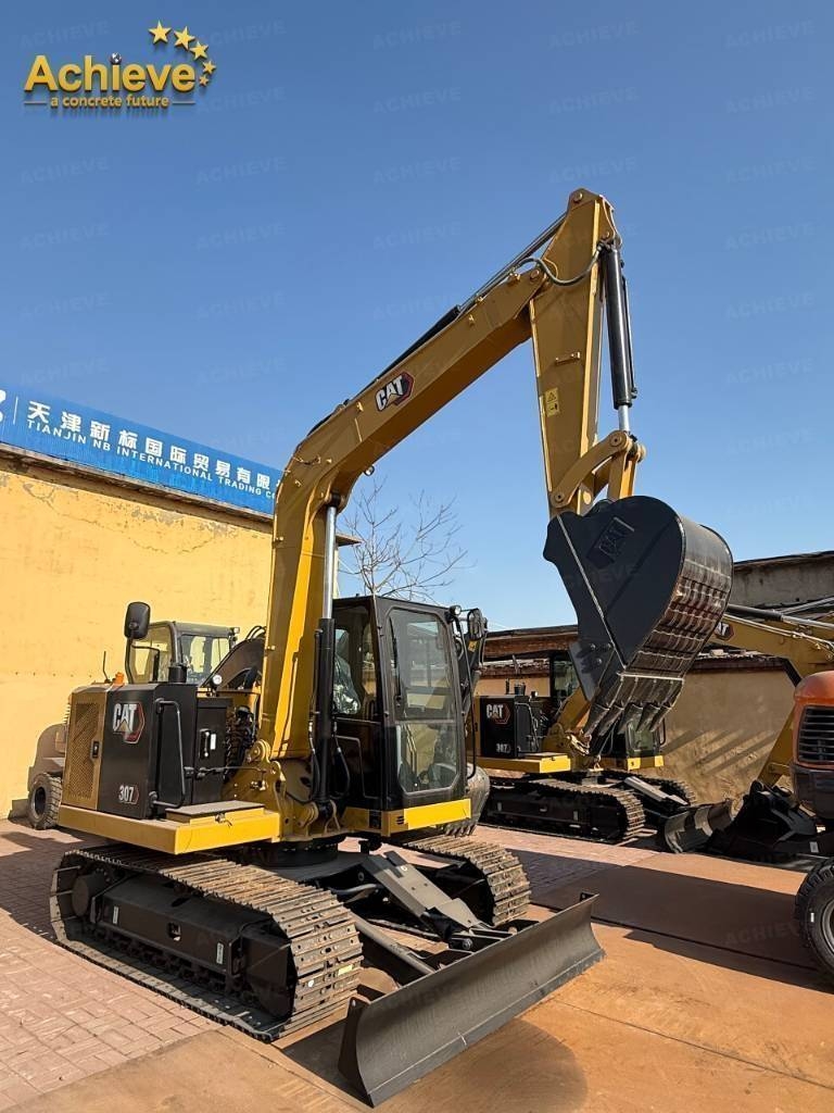 Pelle sur chenilles Caterpillar 307 TJ — occasion 2025