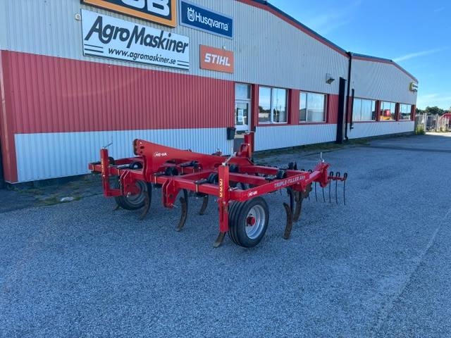 He-Va Triple-Tiller Airy