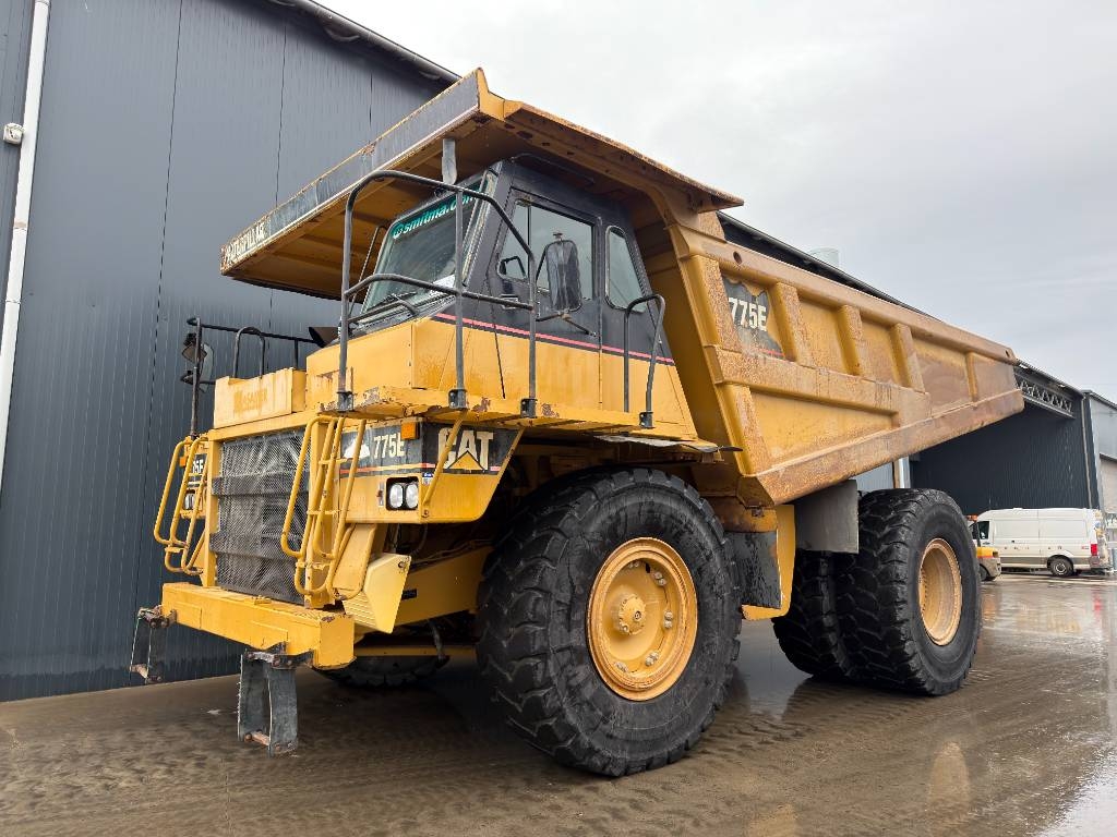 Tombereau rigide Caterpillar 775E — occasion 2005, 27 722 h