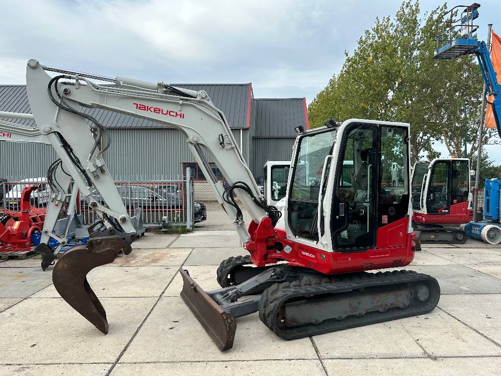Mini-pelle Takeuchi TB 260 geres — occasion 2013, 5 872 h