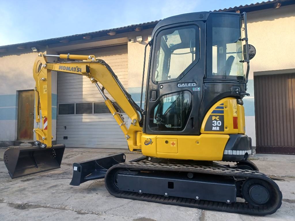 Komatsu PC30MR-3