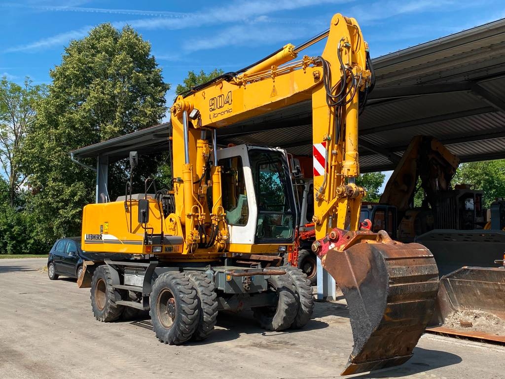 Pelle sur pneus Liebherr A 904 Litronic — occasion 2002