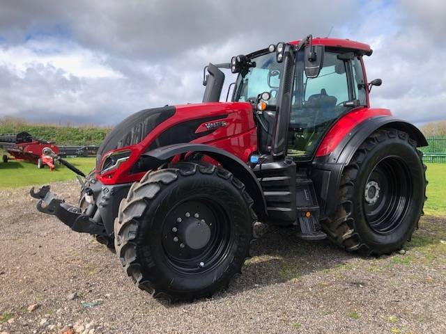 Valtra T 215
