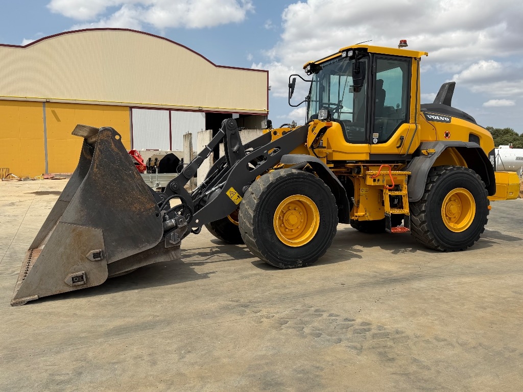 Chargeuse sur pneus Volvo L60H — occasion 2023, 8 800 h