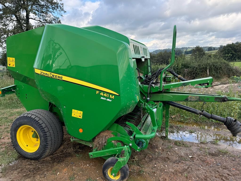 John Deere F441M