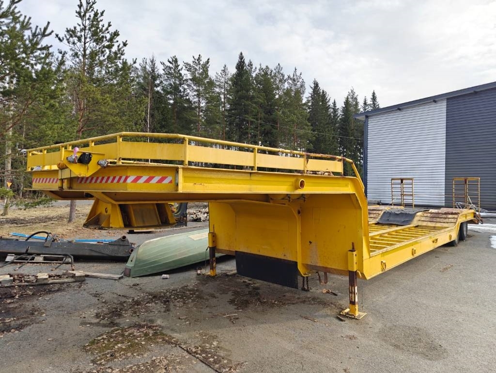 Ku-Ko Semi trailer
