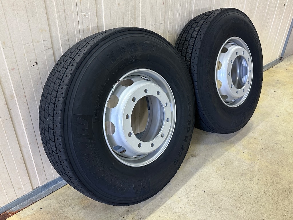 Michelin XFN2+ 315/80 käytetyt eturenkaat uusilla vanteilla