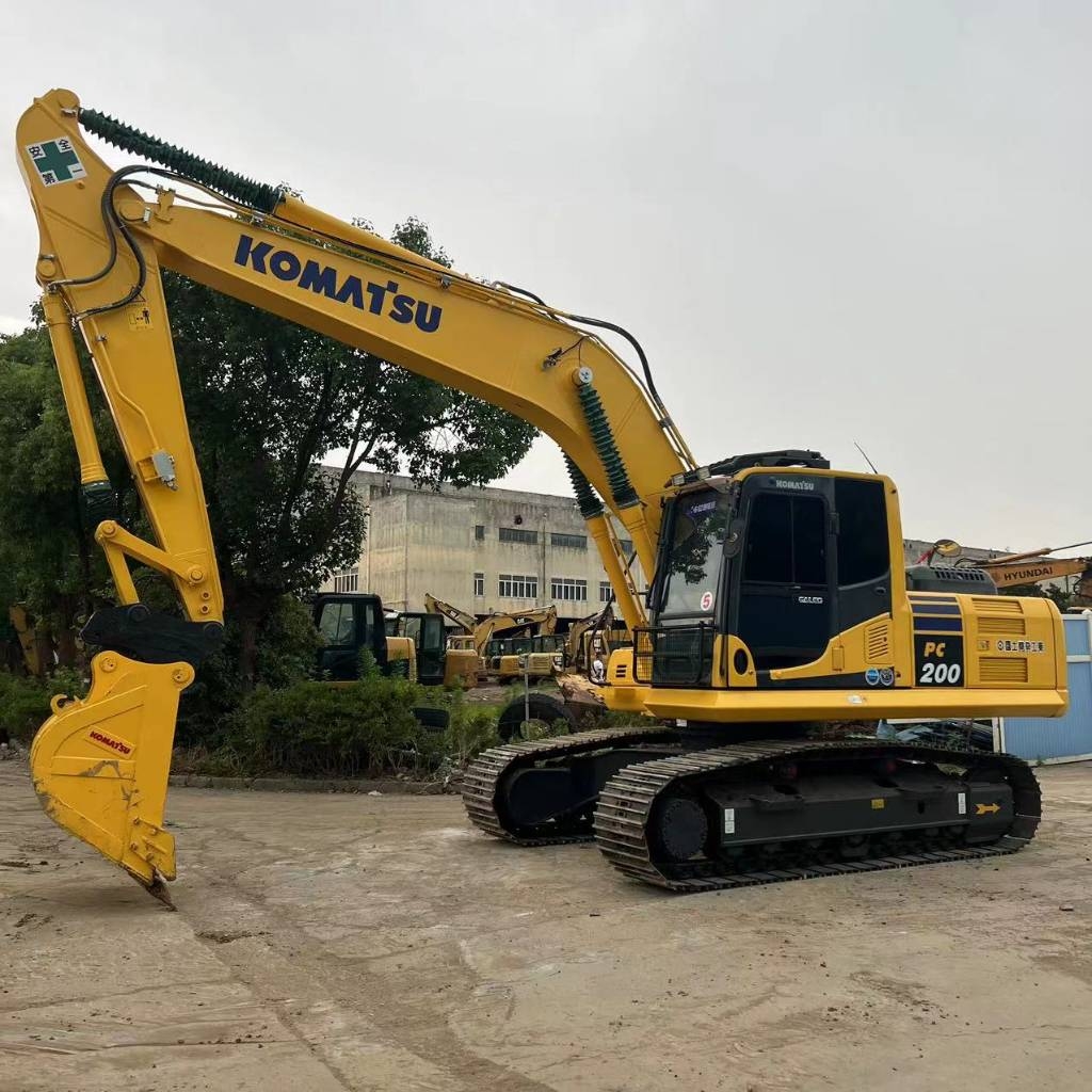 Pelle sur chenilles Komatsu PC 200 LC-8 — occasion 2023, 2 600 h