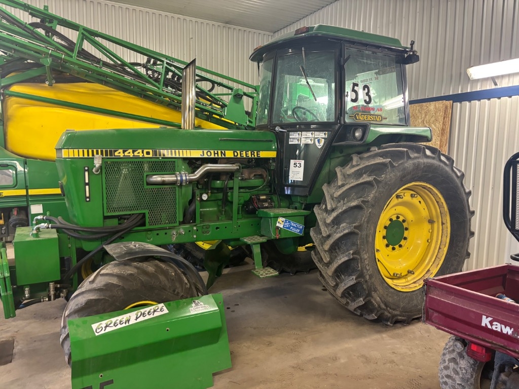 John Deere 4440