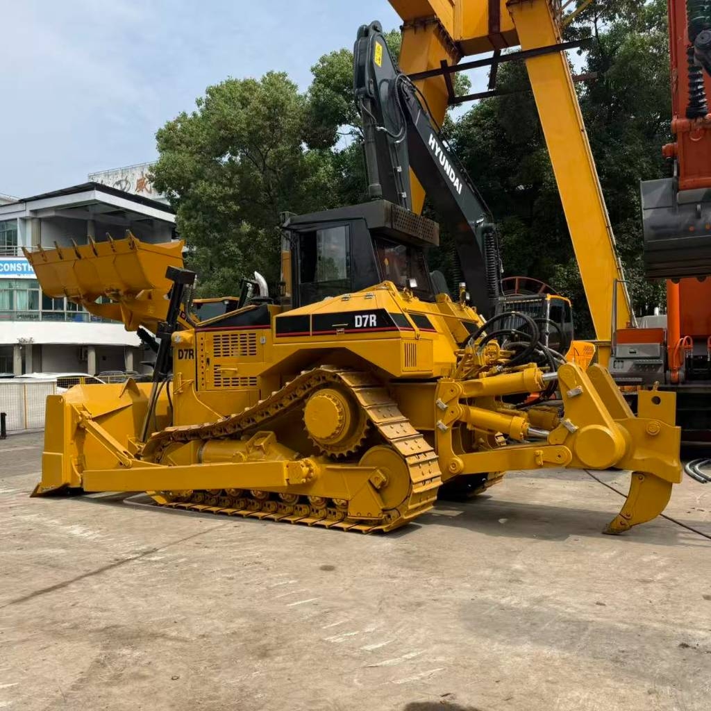 Bulldozer Caterpillar D 7 R — occasion 2023