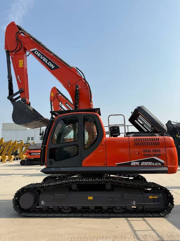 Develon DX225LCA