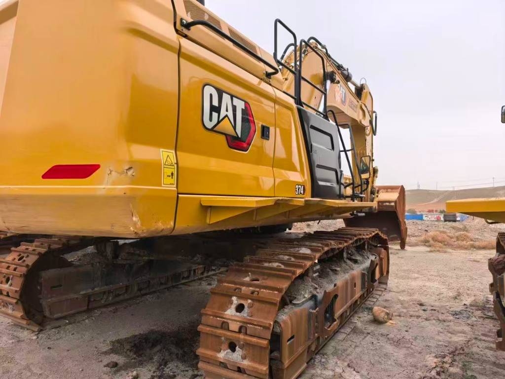 Pelle sur chenilles Caterpillar 374 — occasion 2024, 2 681 h