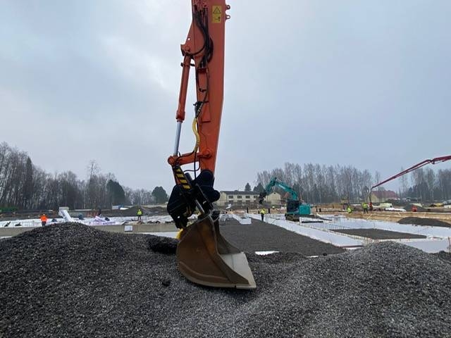 Hitachi ZX 350 LC-6 / PITKÄPUOMI 20m rv... kuva 7