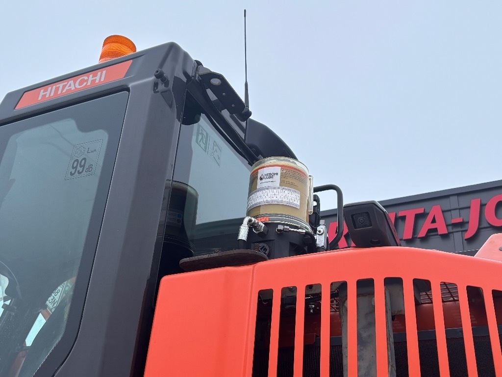 Hitachi ZX 135 US-7 / HW-Metsäalusta, Rasvari, Stage V kuva 16